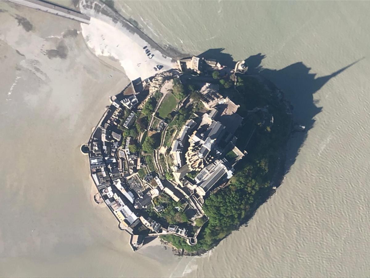 Hebergements Situes A 6 Kms Du Mont Saint Michel Tanis Экстерьер фото